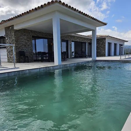 別荘 Labelle- Vue Panoramique - Piscine Privee - Clim -wifi サリ・ソランザラ